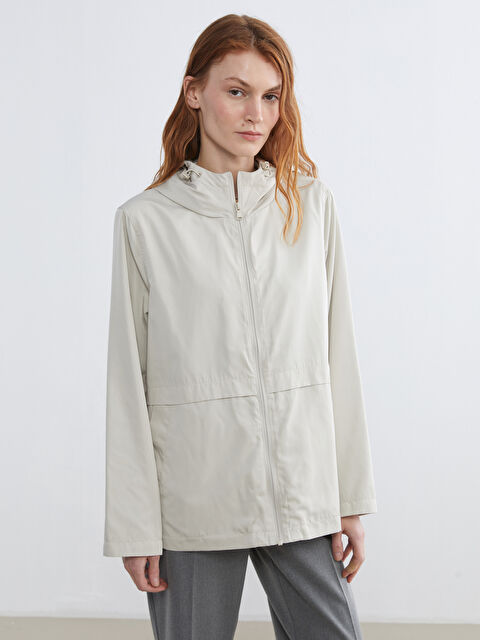 LCWAIKIKI Classic Kapüşonlu Kadın Yağmurluk - S69751Z8-YUZ