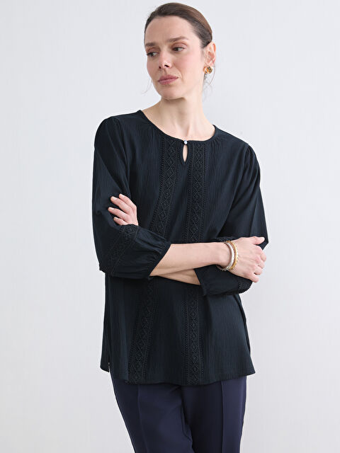 LCW Grace Bisiklet Yaka Nakışlı Bluz - S69773Z8-E1J