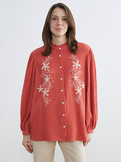 LCW Grace Fırfırlı Hakim Yaka Çiçek Nakışlı Oversize Bluz - S69826Z8-H4L