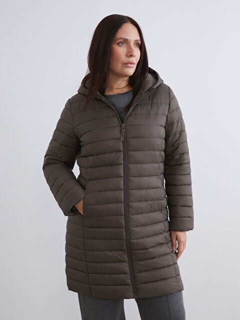 LCWAIKIKI Classic Kapüşonlu Kapitone Kadın Şişme Mont - S6AA62Z8-ZPB