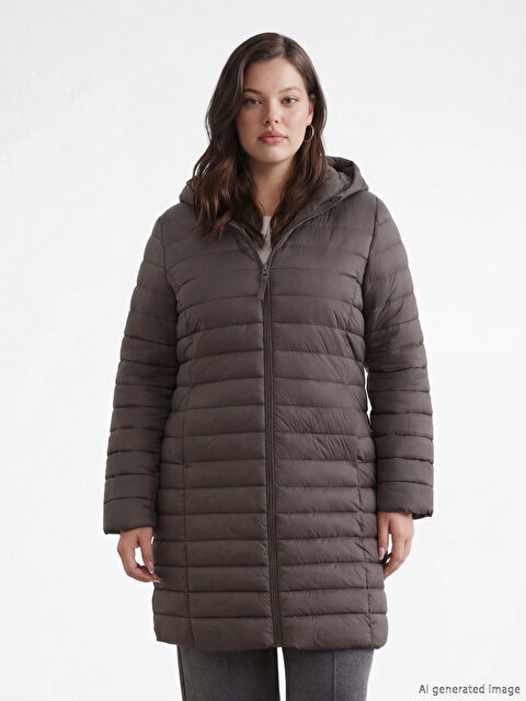 LCWAIKIKI Classic Kapüşonlu Kapitone Kadın Şişme Mont - S6AA62Z8-ZPB