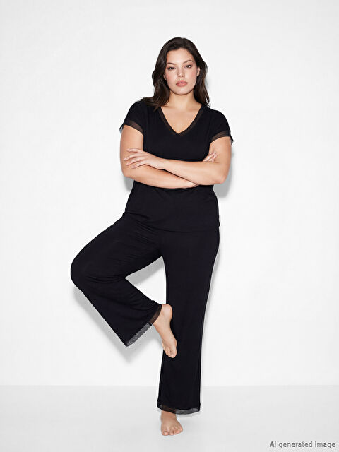 LCW DREAM V Yaka Tül Detaylı Kadın Pijama Takımı