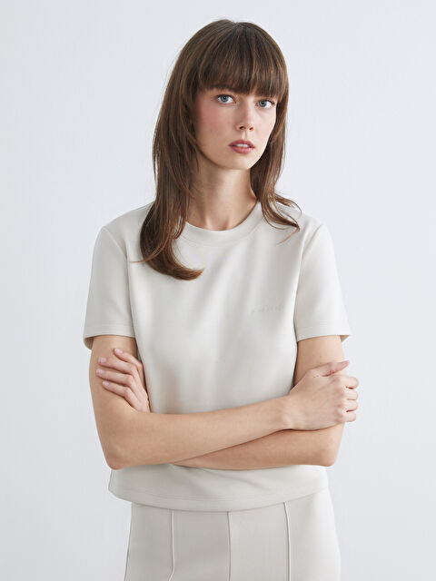 LCW Vision Bisiklet Yaka Nakışlı Soft Touch Kadın Tişört - S6AC88Z8-FZJ