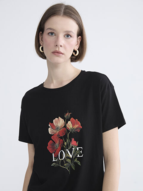 LCWAIKIKI Classic Bisiklet Yaka Çiçekli Kadın Tişört - S6AE45Z8-CVL