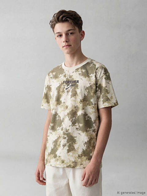 LCW Kids Bisiklet Yaka Batik Desenli Erkek Çocuk Tişört