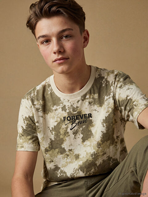 LCW Kids Bisiklet Yaka Batik Desenli Erkek Çocuk Tişört