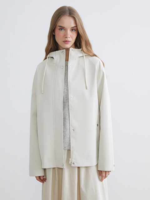 XSIDE Kapüşonlu Oversize Kadın Deri Görünümlü Yağmurluk - S6AT70Z8-R9J