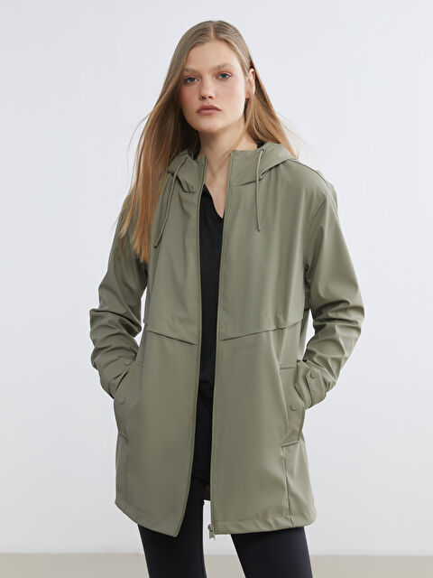LCW Vision Kapüşonlu Kadın Deri Görünümlü Yağmurluk - S6BA83Z8-V37