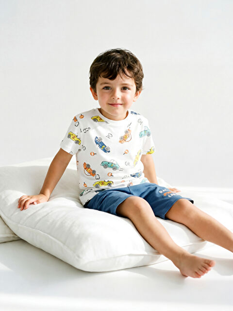 LCW Kids Araba Baskılı Erkek Çocuk Şortlu Pijama Takımı