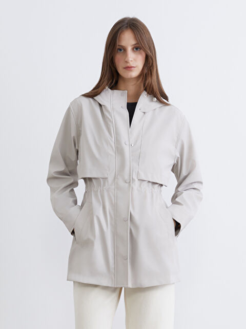 LCWAIKIKI Classic Kapüşonlu Kadın Deri Görünümlü Yağmurluk - S6BP44Z8-DG0