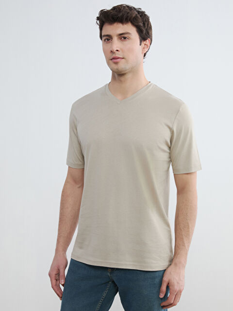 LCWAIKIKI Classic V Yaka Penye Erkek Tişört - S6BQ88Z8-8TK