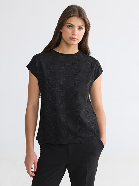 LCW EVERYDAY Bisiklet Yaka Nakışlı Kadın Tişört