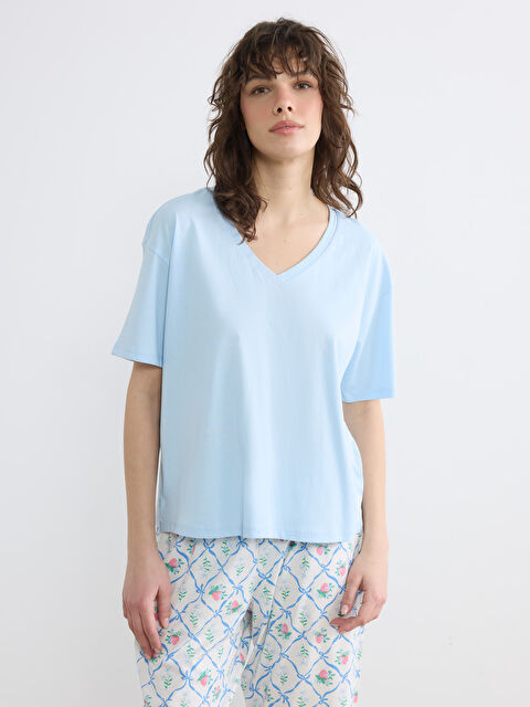 LCW DREAM V Yaka Desenli Kadın Kaprili Pijama Takımı - S6BY85Z8-LRA