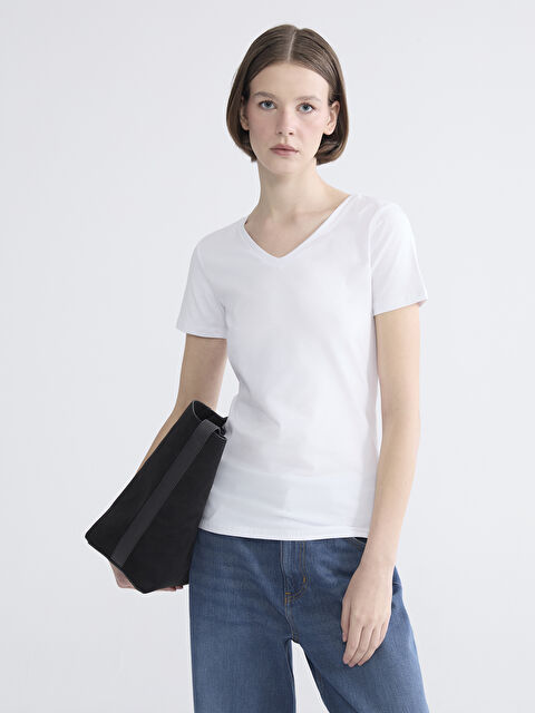 LCWAIKIKI Basic V Yaka Kadın Tişört - S6CD37Z8-Q6K