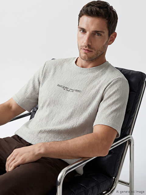 LCWAIKIKI Classic Bisiklet Yaka Baskılı Erkek Tişört