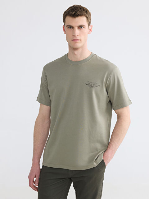 LCWAIKIKI Classic تي شيرت رجالي واسع مطبوع بياقة دائرية