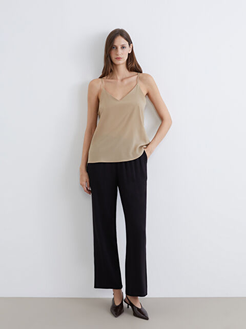 LCWAIKIKI Classic Effortless elegance meets everyday comfort in our wide-leg trousers with a flattering elasticated waist. - S6DF12Z8-CVL