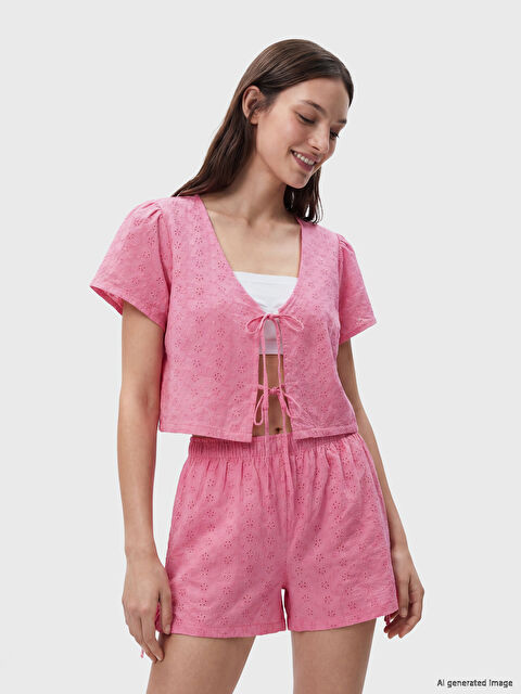LCW DREAM V Yaka Brode Kadın Şortlu Pijama Takımı