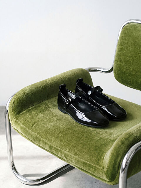 LCW STEPS Deri Görünümlü Kız Çocuk Babet - S6EF17Z4-RQL