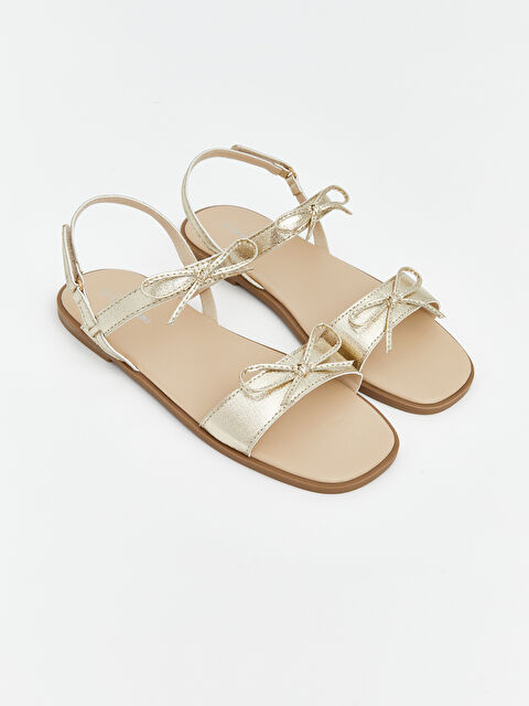 LCW STEPS صنادل أصفر فتاة