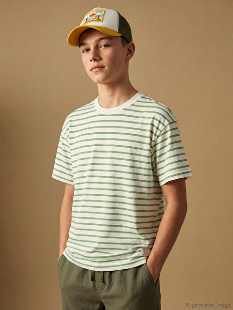 LCW Kids Erkek Çocuk Bisiklet Yaka Çizgili Tişört