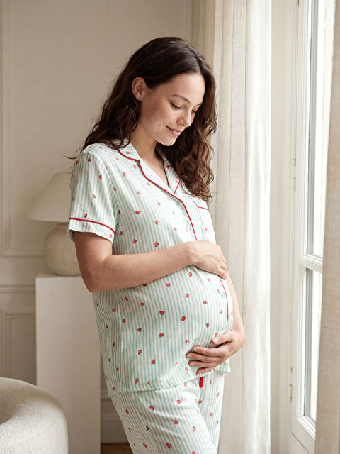 LCW DREAM Gömlek Yaka Çilek Baskılı Hamile Pijama Takımı