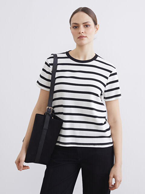 LCW ECO Bisiklet Yaka Çizgili Kadın Tişört - S6FM45Z8-LEG