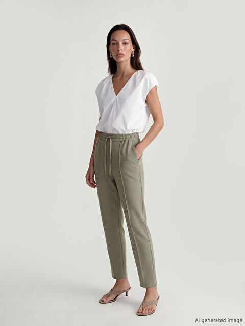 LCW STUDIO Beli Lastikli Havuç Kesim Kadın Pantolon - S6FM76Z8-RR0