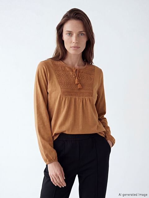 LCW Grace Bağlamalı Yaka Nakışlı Bluz	