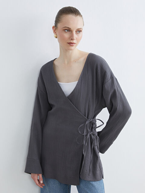 LCWAIKIKI Classic Kruvaze Yaka Dokulu Kadın Müslin Kimono - S6G012Z8-JNL