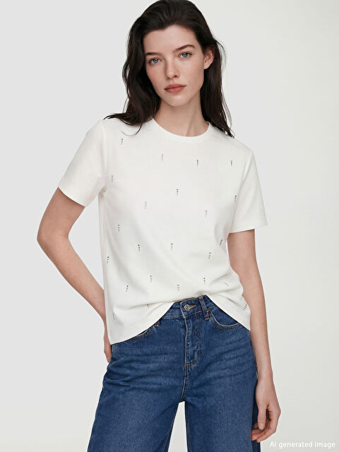 LCW Comfort Bisiklet Yaka Taşlı Kadın Tişört - S6G823Z8-R9J