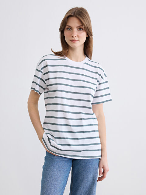 LCW Comfort Bisiklet Yaka Çizgili Kadın Tişört	 - S6G824Z8-LFT