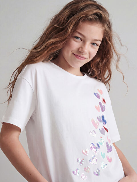 LCW Kids Çift Yönlü Payetli Kalp Desenli Kız Çocuk Tişört - S6GC45Z4-R9J