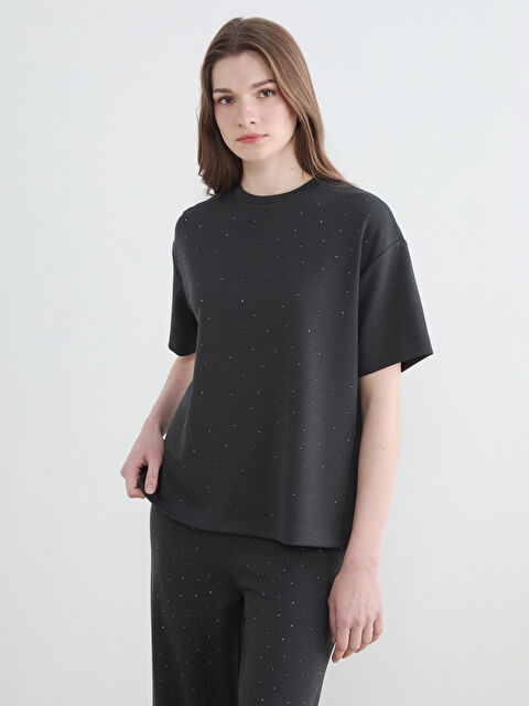 LCW Modest Bisiklet Yaka Taşlı Kadın Tişört	 - S6GS89Z8-R4Q