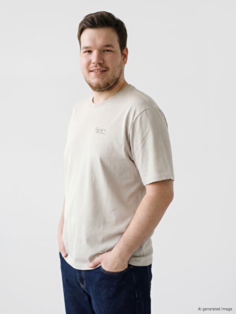 LCWAIKIKI Classic Bisiklet Yaka Nakışlı Erkek Tişört