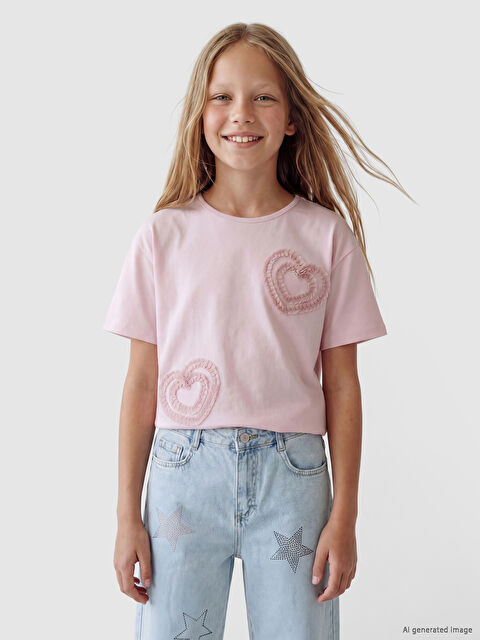 LCW Kids Bisiklet Yaka Nakışlı Kız Çocuk Tişört