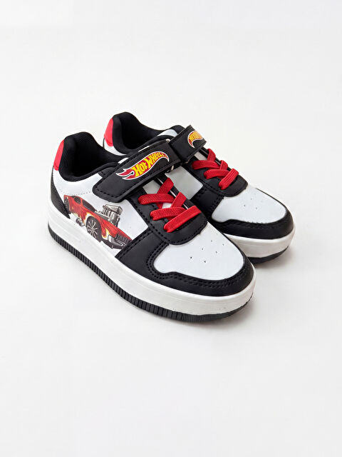 LCW STEPS حذاء رياضي للأولاد من Hot Wheels