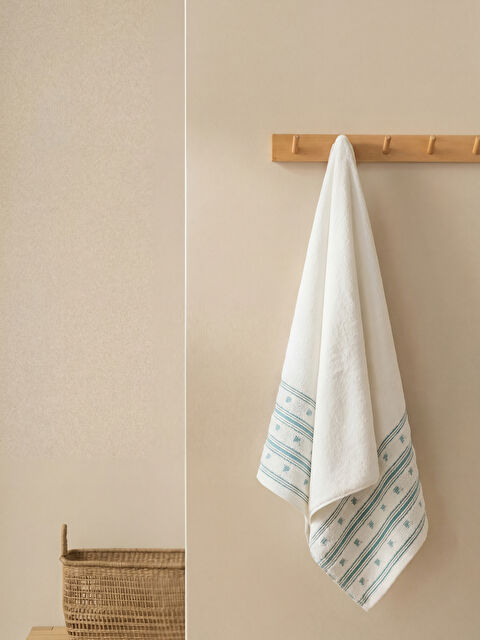 LCW HOME Embroidered Cotton Bath Towel 70x140 cm - S6HO07Z8-EEW