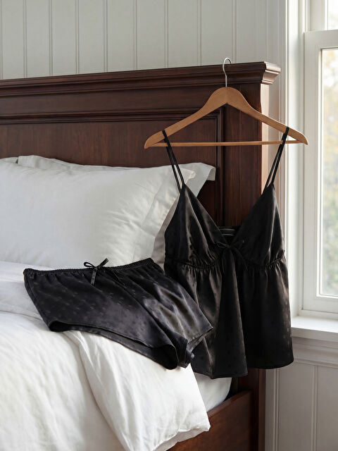 LCW DREAM İp Askılı Puantiyeli Kadın Şortlu Pijama Takımı - S6HO28Z8-CVL