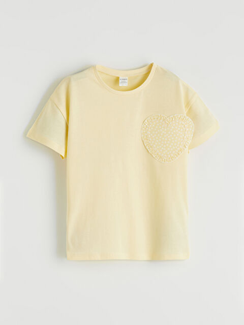 LCW Kids Bisiklet Yaka Kalp Detaylı Kız Çocuk Tişört	 - S6HO36Z1-FRS