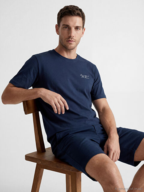 LCWAIKIKI Classic Crew Neck Embroidered Men's T-Shirt