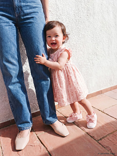 LCW baby Çiçek Desenli Fırfırlı Kız Bebek Müslin Elbise