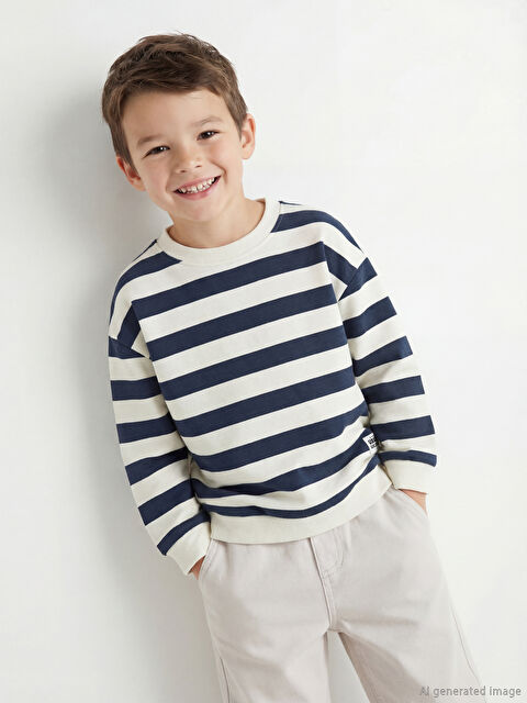 LCW Kids Bisiklet Yaka Çizgili Erkek Çocuk Kalın Sweatshirt - S6ID57Z1-LRV