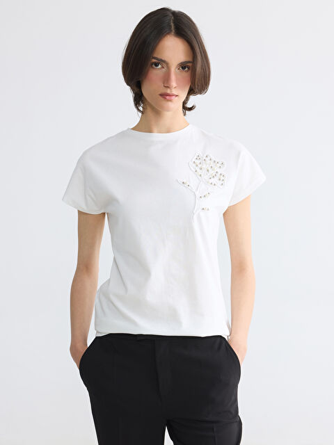 LCWAIKIKI Classic Bisiklet Yaka Taşlı Kadın Tişört