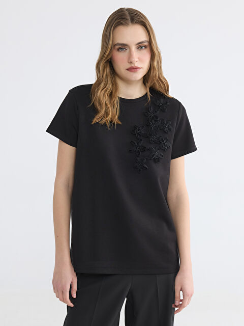 LCW EVERYDAY Bisiklet Yaka Çiçek Aplikeli Bluz