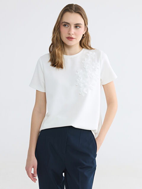 LCW EVERYDAY Bisiklet Yaka Çiçek Aplikeli Bluz