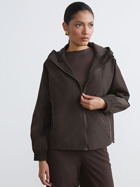 LCWAIKIKI Classic Kapüşonlu Kadın Yağmurluk - S6IQ33Z8-HNM