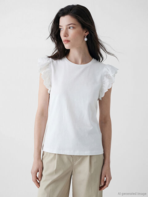 LCW Comfort Bisiklet Yaka Nakışlı Kadın Tişört