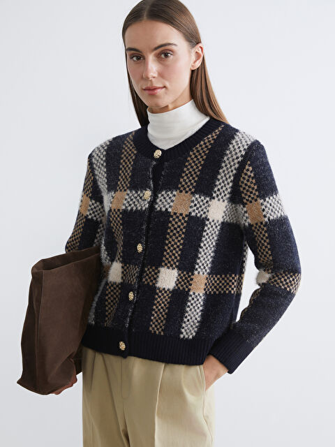 LCWAIKIKI Classic Bisiklet Yaka Ekose Kadın Triko Hırka - S6J028Z8-MLC