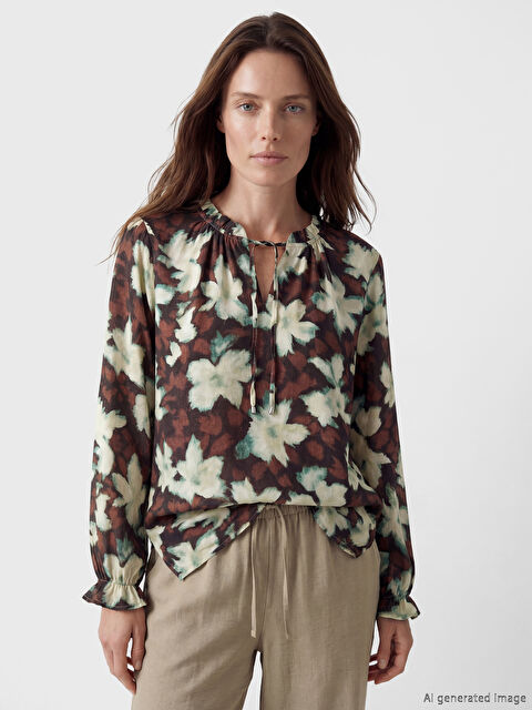 LCW Grace Bağlamalı Yaka Çiçekli Bluz